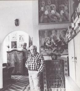  Pleidell, János - Interior photos about János Pleidell's home in a book
