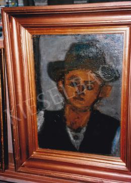  Czóbel Béla - Kalapos férfi portré, olaj, vászon, Jelezve jobbra fent: Czóbel, Fotó: Kieselbach Tamás