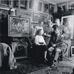  Kieselbach, Géza - Photo at Géza Kieselbach's Studio, Behind: Kieselbach Vilmosné, Kieselbach Gyuláné, Kieselbach Vilmos, Foreground: Kieselbach Gézáné, Kieselbach Géza