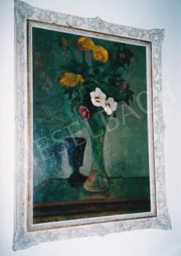  Czigány Dezső - Virágcsendélet, 70x50 cm, olaj, karton, Jelezve balra lent: Czigány D., Fotó: Kieselbach Tamás