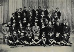  Peitler István - Peitler István iskolali csoportképe, ő maga középen a képen
