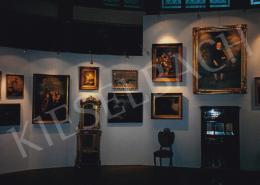 Barabás Miklós - Barabás Miklós és más művészek festményei a Szakasits Művelődési Központban, az 1993-as aukciós kiállításon, Fotó: Kieselbach Tamás