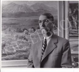  Kieselbach Géza -  Kieselbach Géza, festményei előtt Kassai műtermében, 1957. IX. 20, Fotó: Id. Kieselbach Vilmos