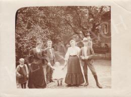  Kieselbach, Géza - Family Photo in the Höhnel House Garden, Linz