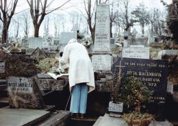  Kieselbach Géza - A Kieselbach család sírhelye a kassai temetőben, Kieselbach Géza festő lányával, Fotó: Kieselbach Tamás
