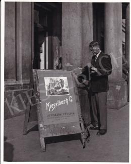  Kieselbach, Géza - Géza Kieselbach before the Exhibition Opening. (1958 IX-X. Kosice)