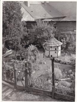  Kieselbach, Géza - The Old Courtyard of the House in Kosice, 1960. szeptember 9.