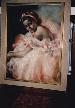  Fried, Pál - Pal Fried: Little girl in pink dress in Kieselbach Gallery