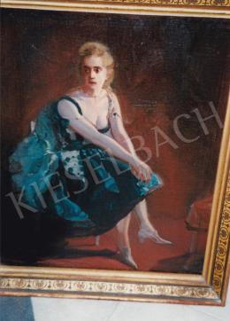 Burghardt, Rezső - Girl in Elegant Dress; oil on canvas; Signed lower left: Burghardt R.; Photo: Tamás Kieselbach