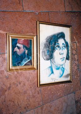  Scheiber Hugó - Kék szemű lány, 1930-as évek; 42,5x39,5; pasztell, papír; Jelezve lent középen: Scheiber H; Fotó: Kieselbach Tamás