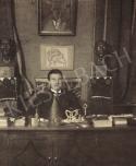 Ciaclan Virgil nagyváradi dolgozószobájában Fémes Beck Vilmos szobraival, Tihanyi Lajos rajzával és Czigány Dezső Önarcképével, 1922