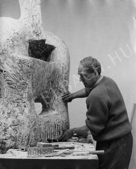 Unknown artist - Henry Moore, 1960 | Auction of Photos and Works on Paper auction / 119 Lot