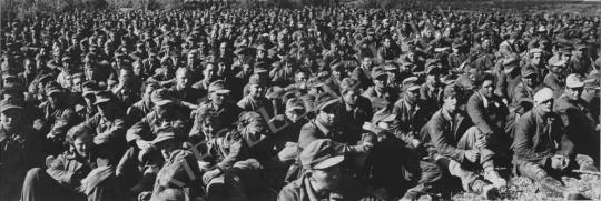RUS PHOTO - A Vörös Hadsereg 67 587 hadifoglyot ejtett a Krim-hegységben, 1944 | Fotó- és grafikai aukció aukció / 121 tétel