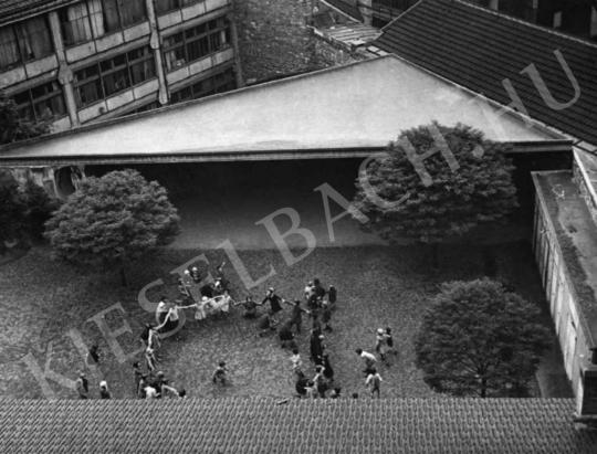 Kertész, André - Cím nélkül (Iskolaudvar, Párizs), 1931 | Fotó- és grafikai aukció aukció / 130 tétel