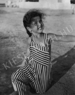 Pécsi József - Térdelő kislány, 1930-as évek 