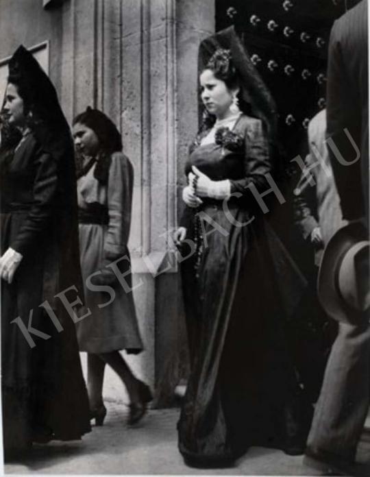 Brassai (Halász, Gyula) - In the Chuch Door, 1954 | Auction of Photos auction / 59 Lot