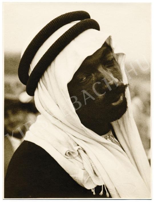 Danassy Károly - Burnuszos arab férfi portréja, 1930 körül | Fotóaukció 2008 aukció / 12 tétel