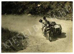  Munkácsi Márton - Urbach László motorversenyző a parádi hegyiversenyen, 1927 