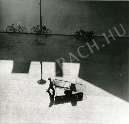  Friedmann, Endre - Luggage-porter with a trolley, Budapest, 1961 