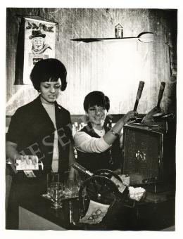 Kotnyek, Antal - Ladies making coffee (In an espresso), 1967 