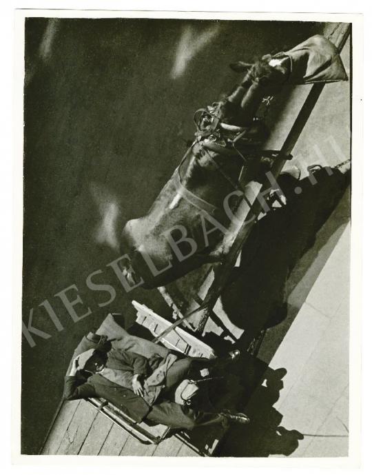 Kinszki Imre - Pihenő fuvaros, 1935 körül | Fotóaukció 2008 aukció / 78 tétel