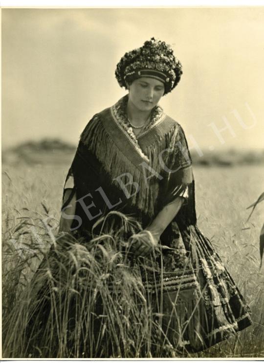  Balogh, Rudolf - Girl from Mezőkövesd, around 1928 | Auction of Photos auction / 80 Lot