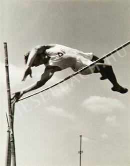 Escher, Károly - Pole-vaulter, around 1935 