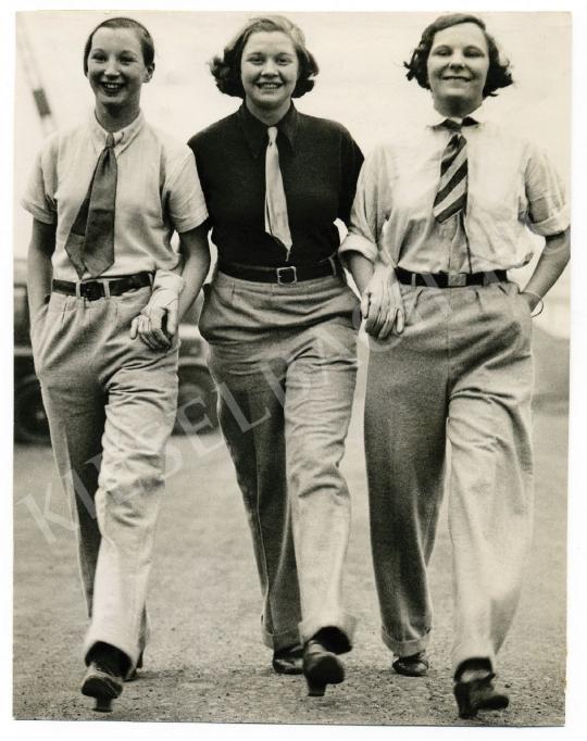 Keystone (From the archives of Pesti Napló) - Ladies fashion, around 1940 | Auction of Photos auction / 121 Lot