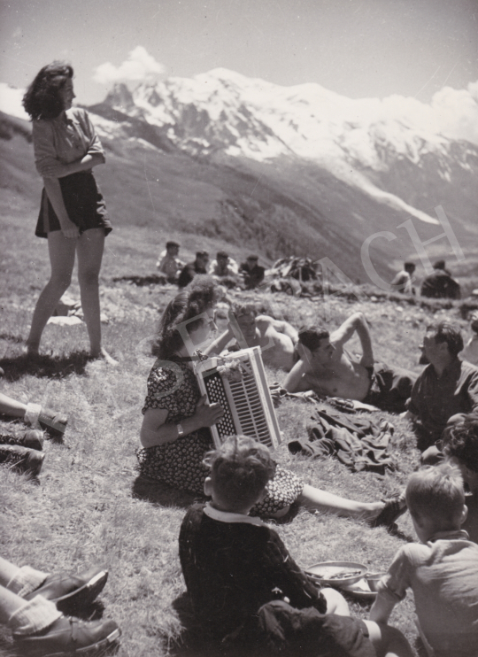 Eladó  International News Photos - A dal, 1948 festménye