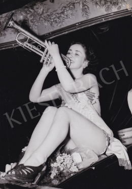  Foucha, Paul (International News Photos) - Miss Huguette Dubuis, a királynő, 1950 